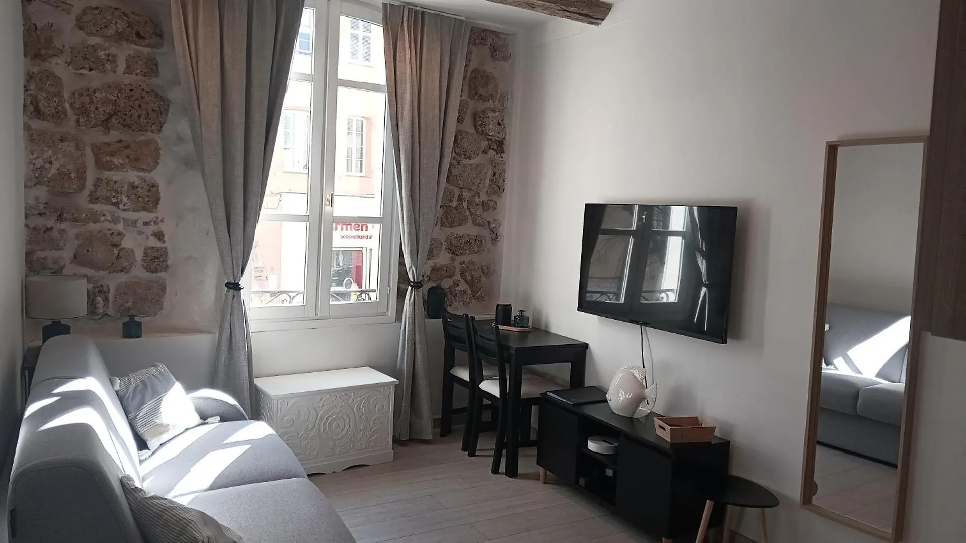 Adorable Studio Vieil Antibes