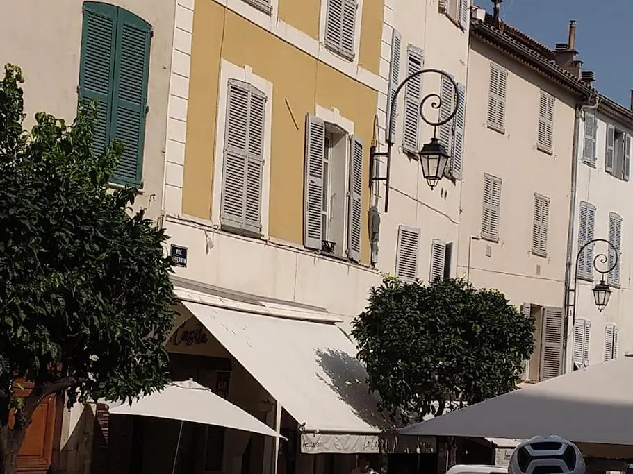 Adorable Studio Vieil Antibes 0*,